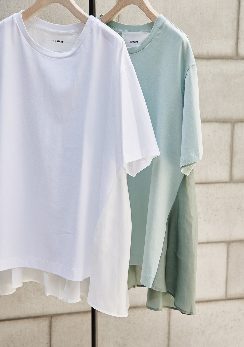 ADAWAS SMOOTH JERSEY FLARED TEE｜後ろ姿も美しい上品フレアTシャツ