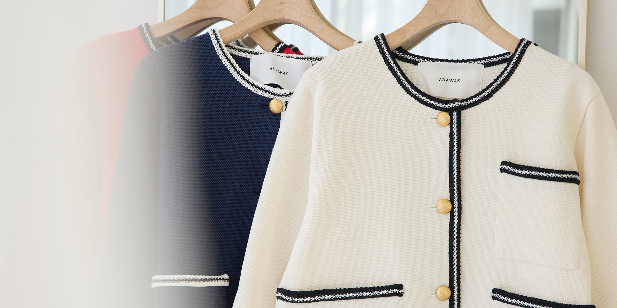 【新品】LUXEAKMPLUS 中綿袖ニットジャケット　白　M ADAWASの入学式・入園式にも着られるニットジャケット｜White in Spring｜
